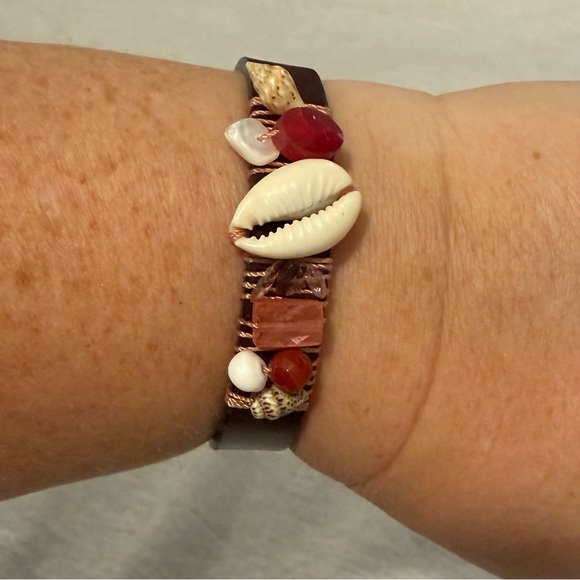 Shell Bracelet - Picture 2 of 2